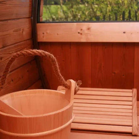 Idyllische - Mit Garten Und Sauna