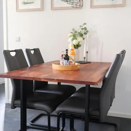 Idyllische - Mit Garten Und Sauna Apartmán